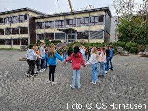 Klassenrat draußen_IGS Horhausen